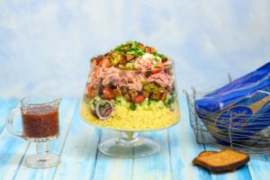 Couscous-nyhtöpossusalaatti